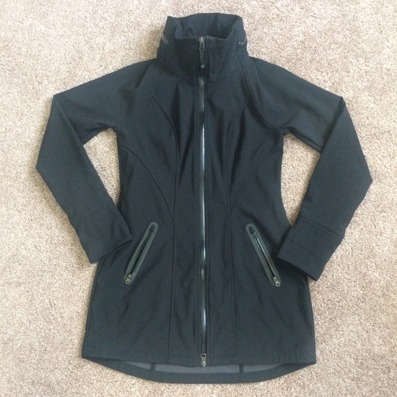 Athleta soft shell jacket in black - Picture 3 of 7